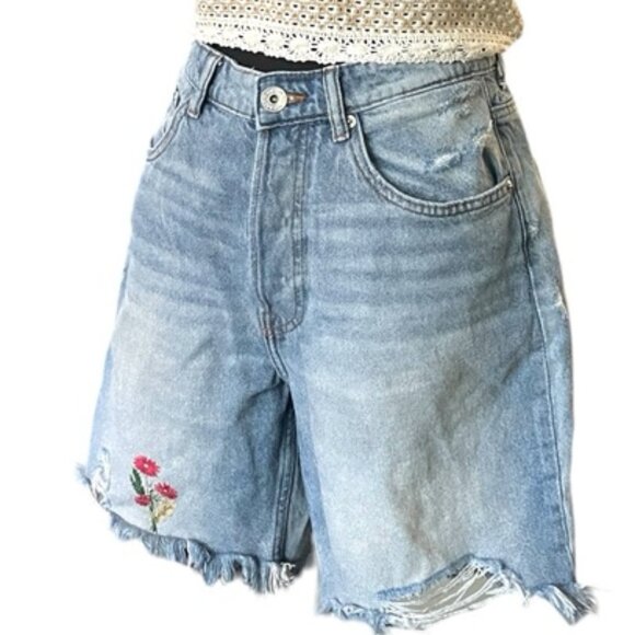 Embroidered H&M High Waist Blue Jean Button Fly Denim Shorts Distressed Size 8 - Picture 4 of 15
